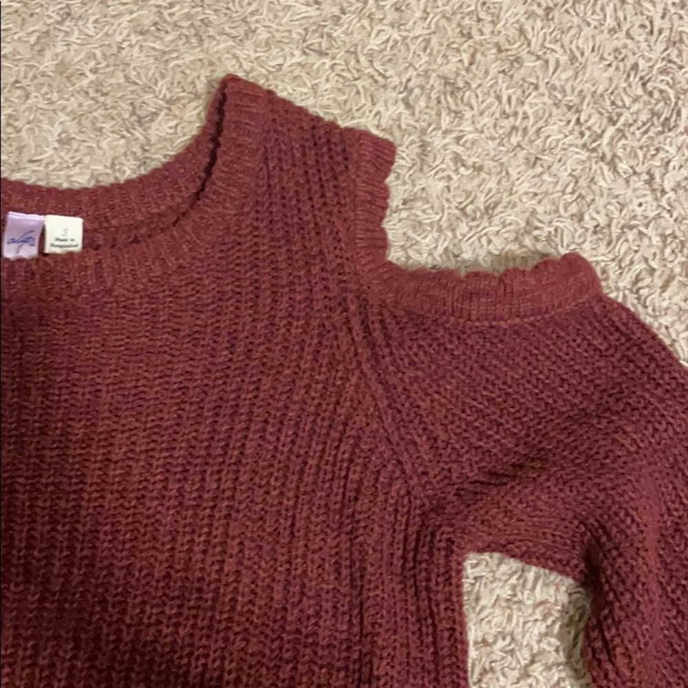 Cold shoulder sweater - Picture 3 of 4